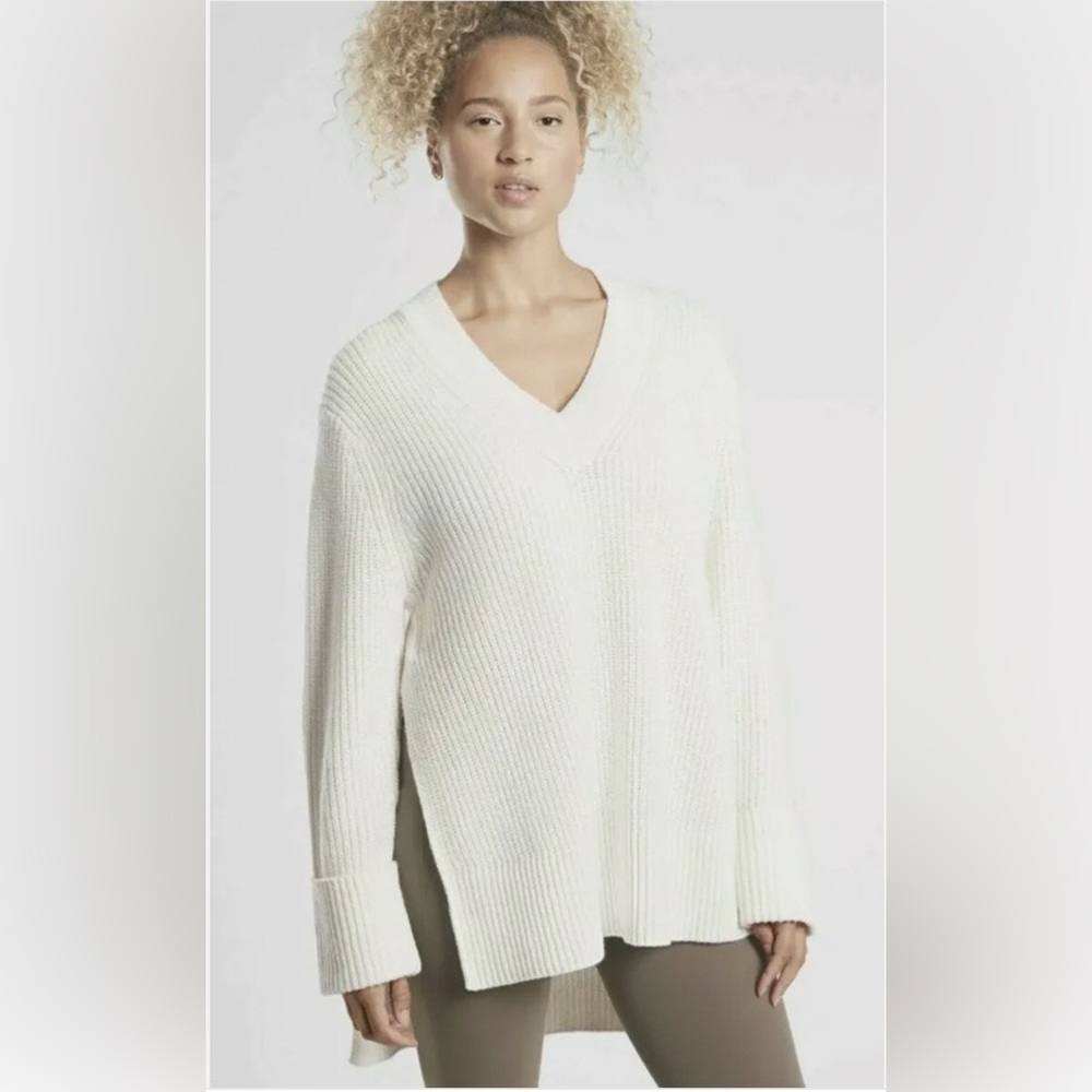 EUC ATHLETA NWT Shasta V-neck Waffle Sweater in Dove White Oversized Size XS